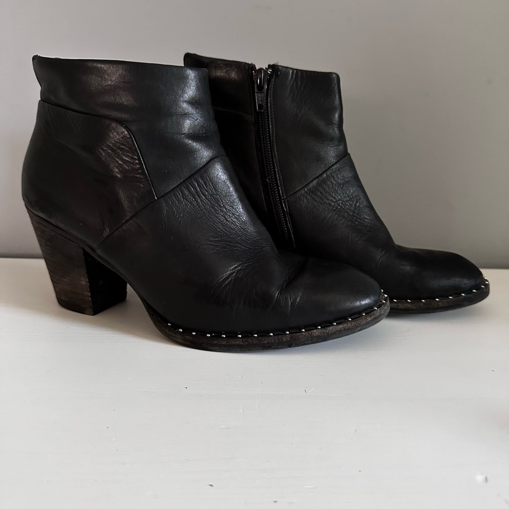 PAUL GREEN Black Leather Ankle Boots Size 7 Buttery Soft Leather EUC side zipper